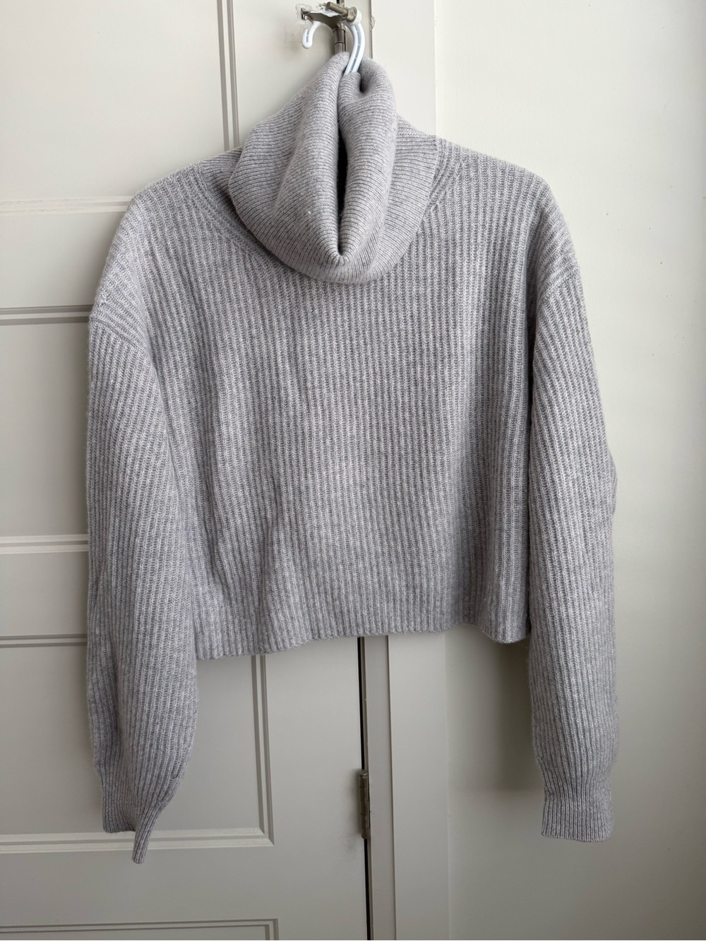Babaton Cashmere Cropped Ribbed Turtleneck Sweater - Light Gray